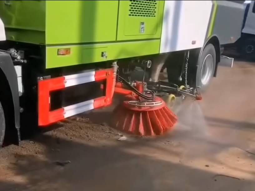 东风国六210马力洗扫车视频
